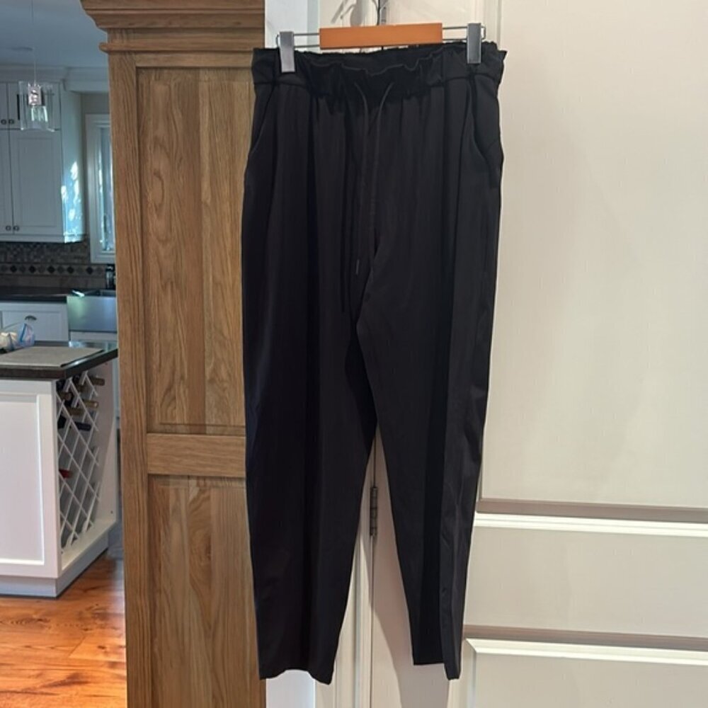 LULULEMON ATHLETICA black high rise pants 10